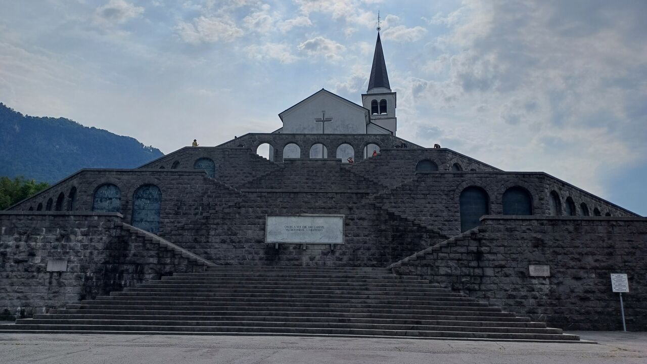 Kostol sv. Antona Paduánskeho s kostnicou